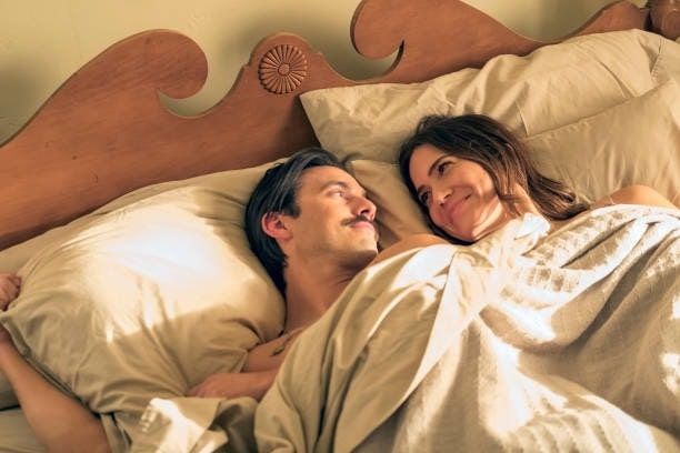 Jack and Rebecca from "This is Us" lying in bed